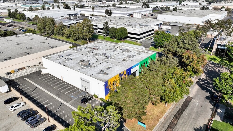 3501 W Garry Ave, Santa Ana, CA for lease - Building Photo - Image 2 of 43