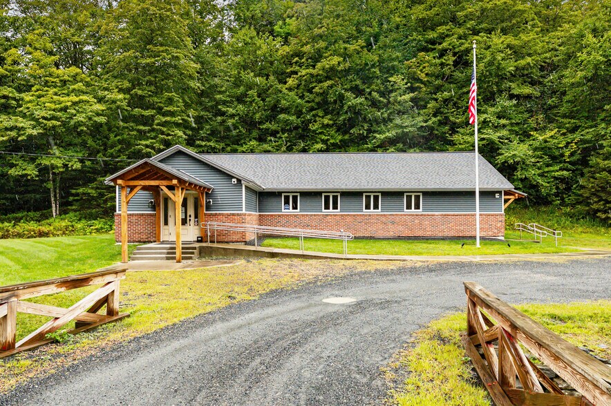 610 Route 100 S, Whitingham, VT for sale - Building Photo - Image 1 of 1