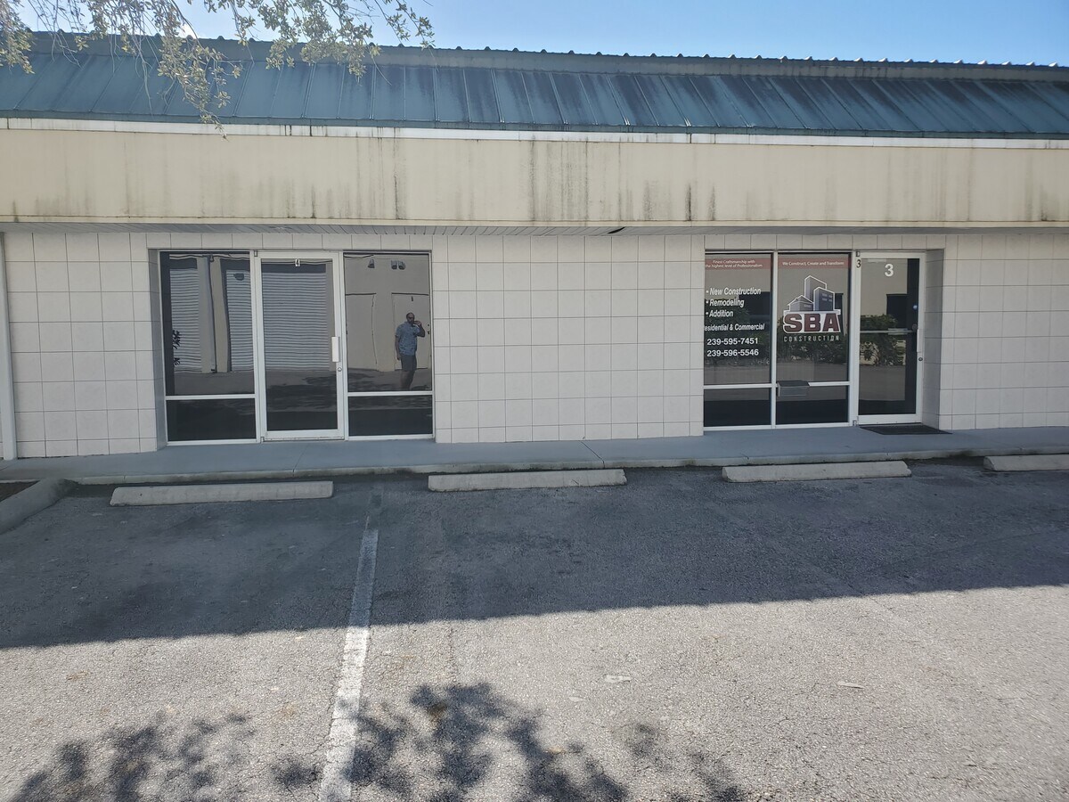 5610 Yahl St, Naples, FL 34109