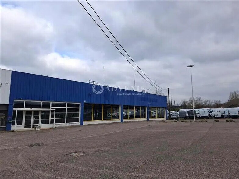 Retail in Bois-de-Haye for lease - Building Photo - Image 1 of 8