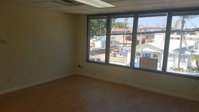 700 2nd St, Encinitas, CA for lease Interior Photo- Image 2 of 6