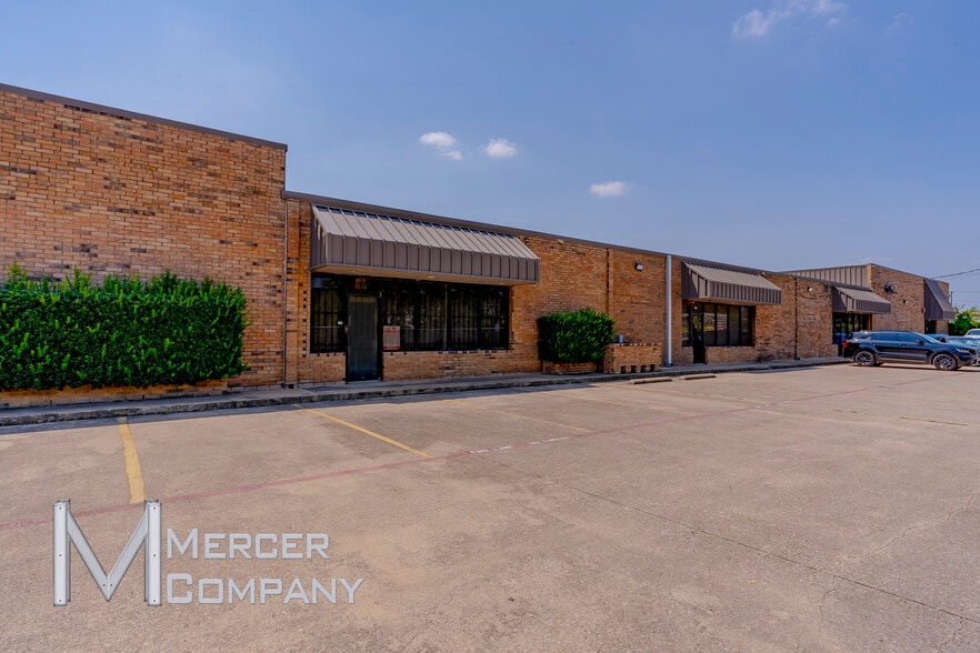 11151 Shady Trl, Dallas, TX for lease - Building Photo - Image 3 of 6