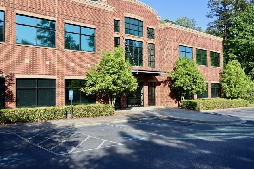 2002 Commerce Dr N, Peachtree City, GA for lease - Building Photo - Image 3 of 4