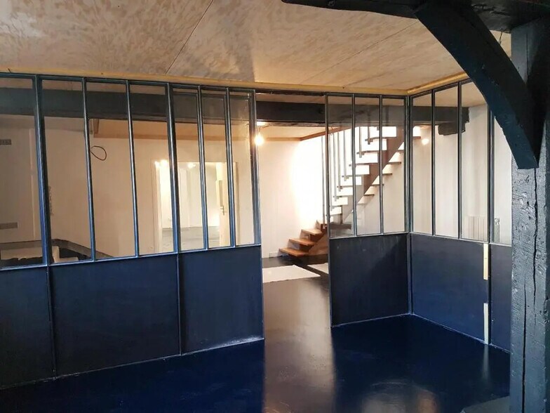 Office in Rouen for lease - Building Photo - Image 2 of 14