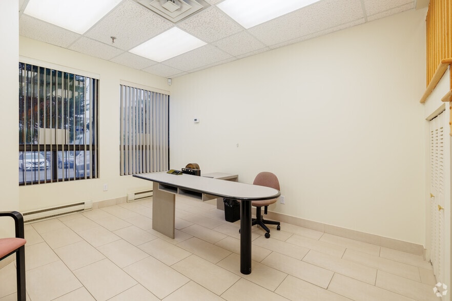 2369-2395 Rue Rue Guénette, Saint-Laurent, QC for sale - Interior Photo - Image 2 of 10