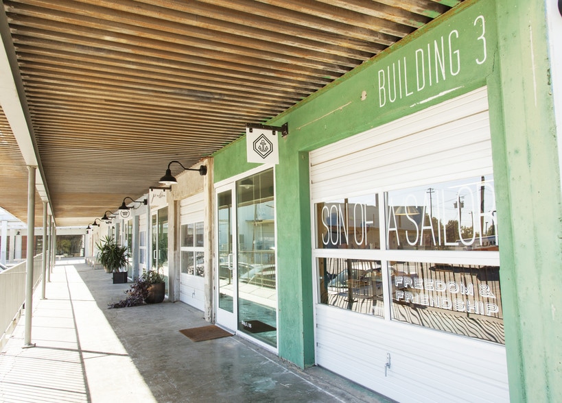 916 Springdale Rd, Austin, TX for lease - Building Photo - Image 2 of 6