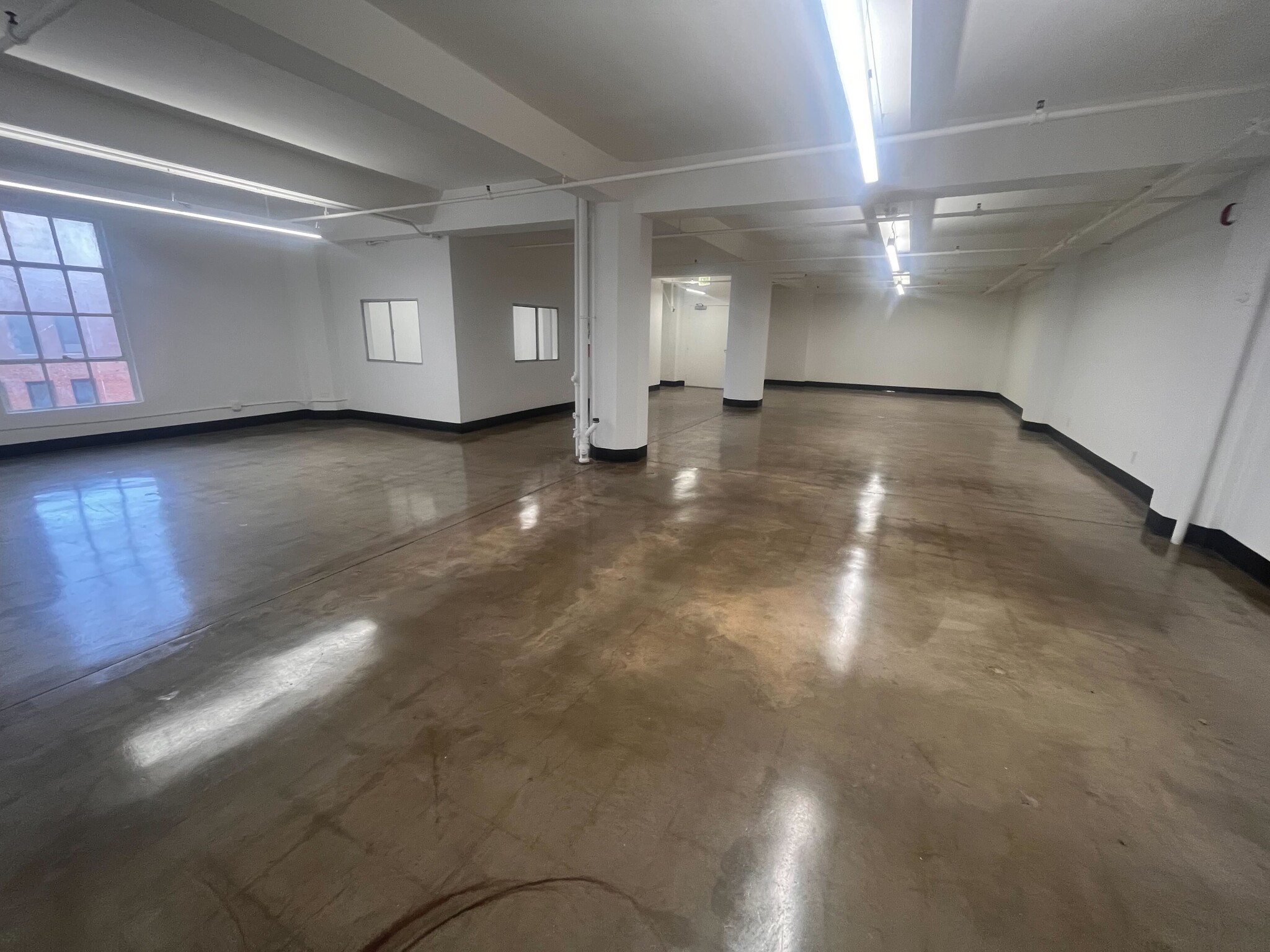 122 E 7th St, Los Angeles, CA for lease Interior Photo- Image 1 of 4