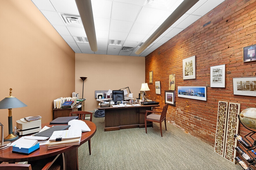 1148 Prospect Ave, Cleveland, OH for sale - Interior Photo - Image 2 of 42