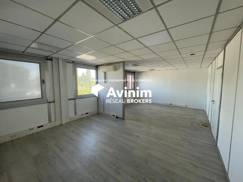 Industrial in Aix-en-Provence for lease - Interior Photo - Image 3 of 7