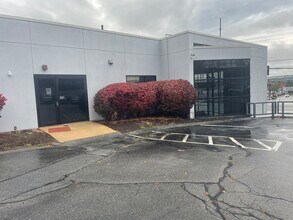 105 Daniel Webster Hwy, Nashua, NH for lease Interior Photo- Image 2 of 30