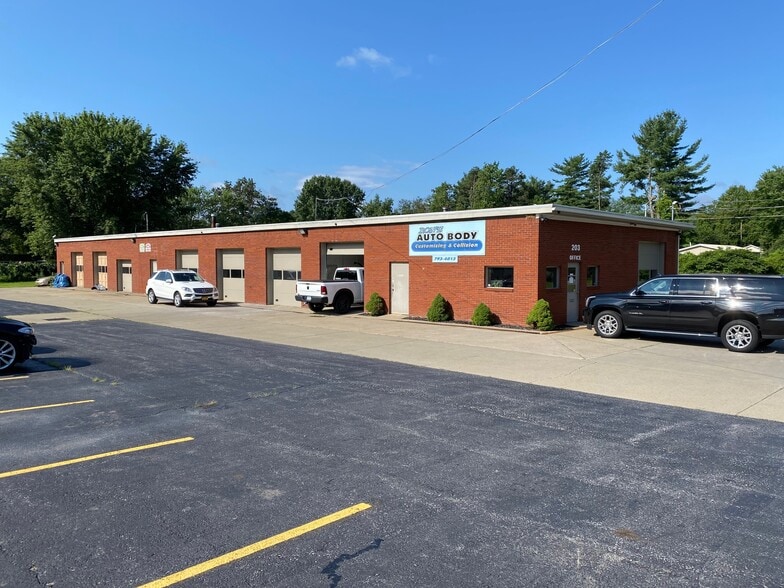 203 Luzerne Rd, Queensbury, NY for sale - Building Photo - Image 1 of 1