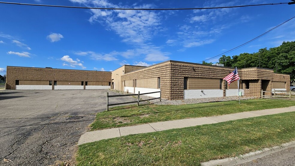 1623 Wildwood Ave, Jackson, MI for lease - Building Photo - Image 1 of 4