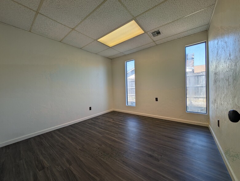 1006 NW 47th St, Lawton, OK for lease - Interior Photo - Image 2 of 14