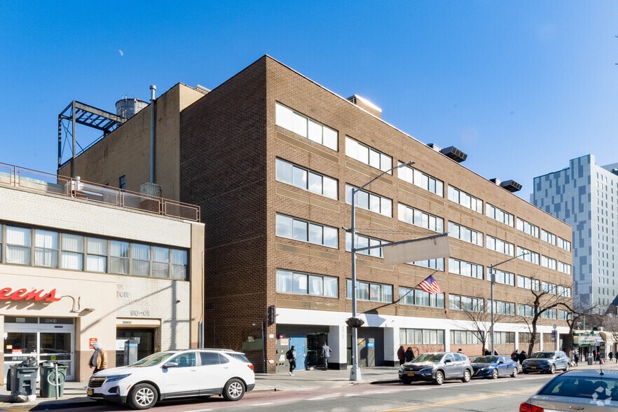 9015-9027 Sutphin Blvd, Jamaica, NY for lease - Primary Photo - Image 1 of 4