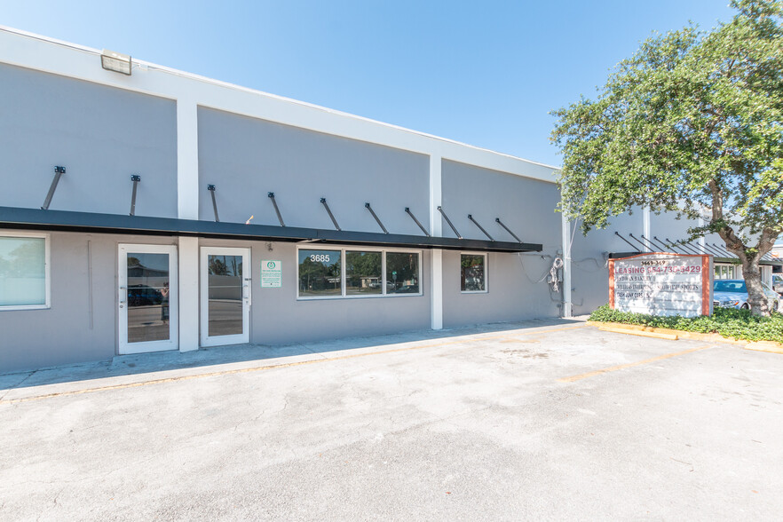 3501-3531 NW 19th St, Fort Lauderdale, FL for lease - Building Photo - Image 1 of 25