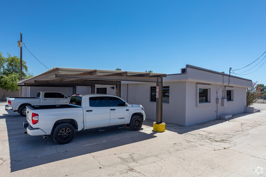 2405-2425 N Center St, Mesa, AZ for lease - Building Photo - Image 2 of 4