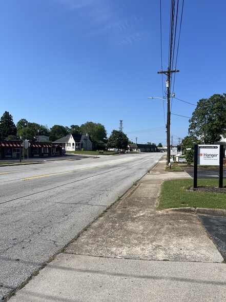 305 E Greenville St, Anderson, SC for sale - Building Photo - Image 2 of 7