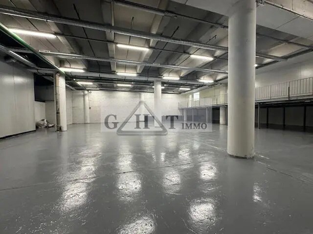 Industrial in Bagnolet for lease - Interior Photo - Image 1 of 7