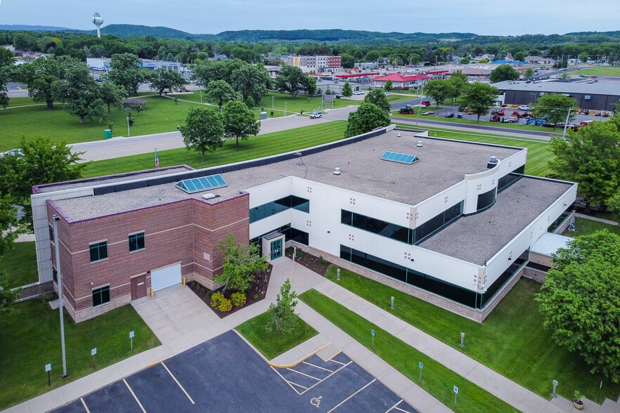 840 Carolina St, Sauk City, WI for sale - Building Photo - Image 3 of 23