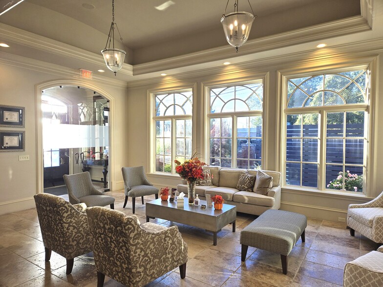 5625 N Western Ave, Oklahoma City, OK for sale - Building Photo - Image 2 of 11