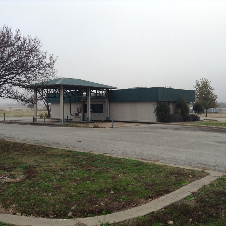 1025 NE 4th St, Hubbard, TX 76648