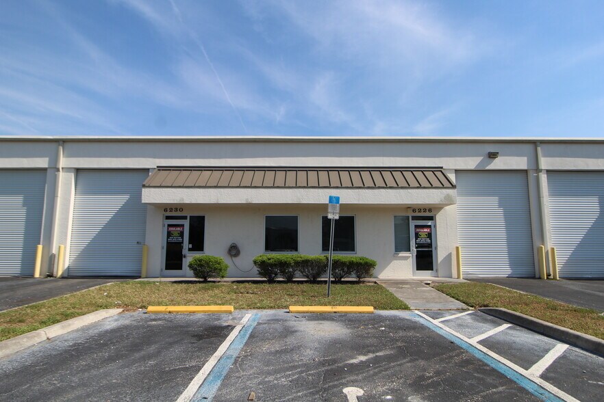 6250-6270 Clarity Ct, Sarasota, FL for lease - Building Photo - Image 1 of 8