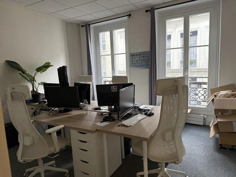 Office in Paris for lease - Interior Photo - Image 3 of 8