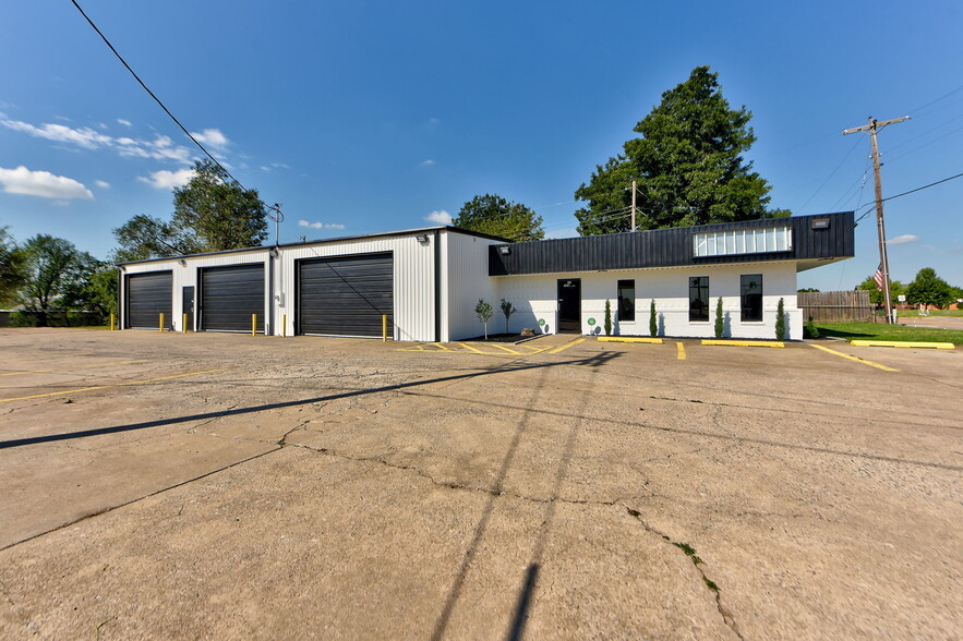 704 E Main St, Moore, OK for lease - Building Photo - Image 1 of 35