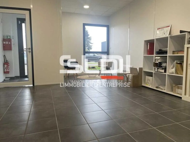 Office in Saint-Priest for lease - Building Photo - Image 2 of 7
