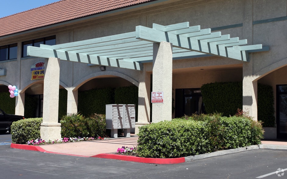 9161 Sierra Ave, Fontana, CA for lease - Building Photo - Image 3 of 5