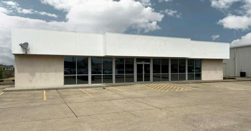 1306 Thelma Keller Ave, Effingham, IL for lease - Building Photo - Image 3 of 4