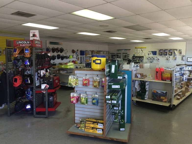 4895 S M L King Jr Pky, Beaumont, TX for sale - Interior Photo - Image 2 of 4