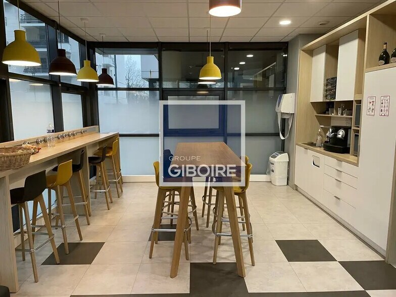 Office in Angers for lease - Building Photo - Image 2 of 5