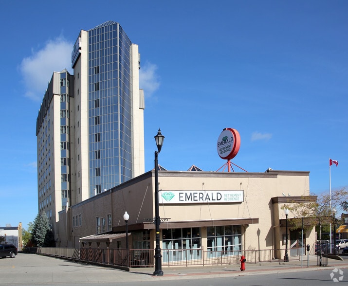 5807 Ferry St, Niagara Falls, ON for sale - Primary Photo - Image 1 of 1