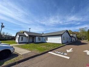 669 Boston Post Rd, Guilford, CT for lease Building Photo- Image 2 of 4