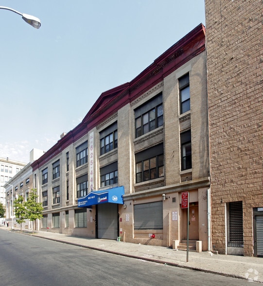 369 E 148th St, Bronx, NY for lease - Building Photo - Image 1 of 4