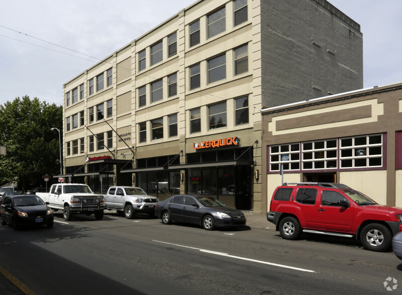 818 Commercial St, Astoria, OR for lease - Building Photo - Image 3 of 5