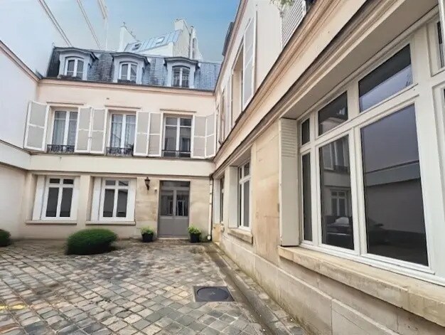 Office in Paris for lease - Building Photo - Image 2 of 5