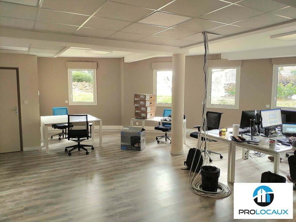 Office in Amiens for lease Building Photo- Image 1 of 10
