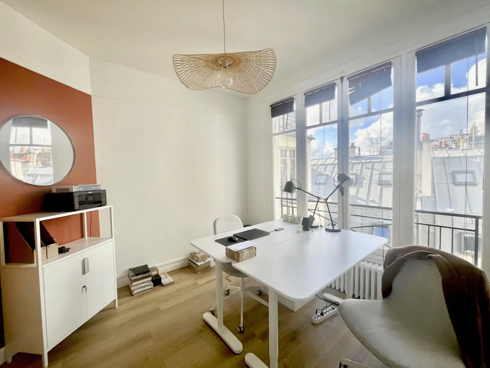 Office in Paris for lease Interior Photo- Image 1 of 2