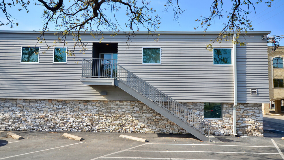 3906 N Lamar Blvd, Austin, TX for lease - Building Photo - Image 2 of 5