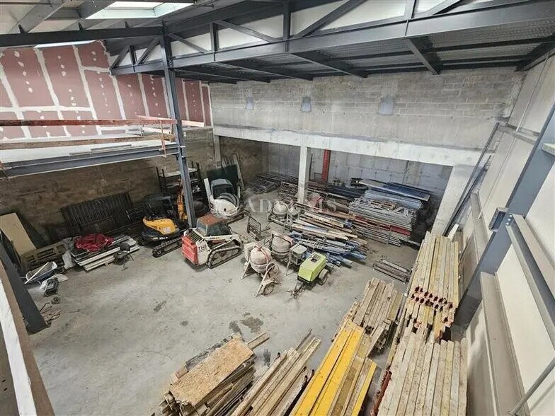 Flex in Montfermeil for lease - Interior Photo - Image 2 of 9