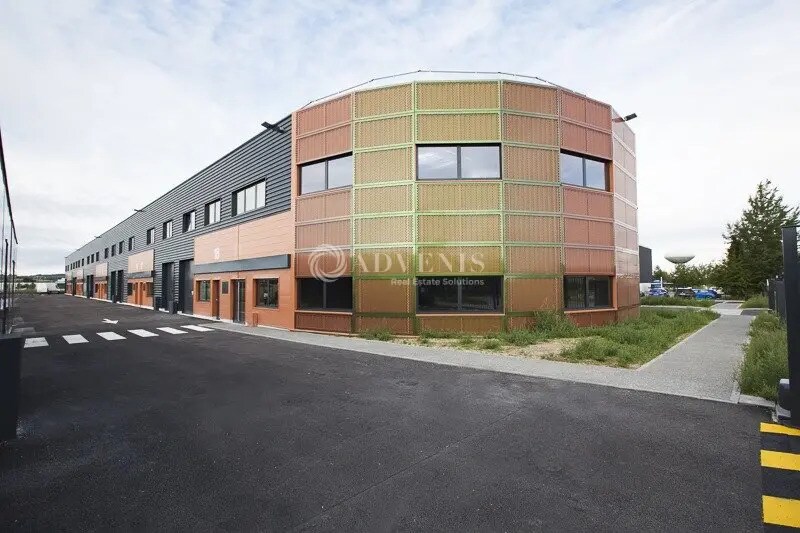 Office in Buchelay for sale - Building Photo - Image 2 of 12