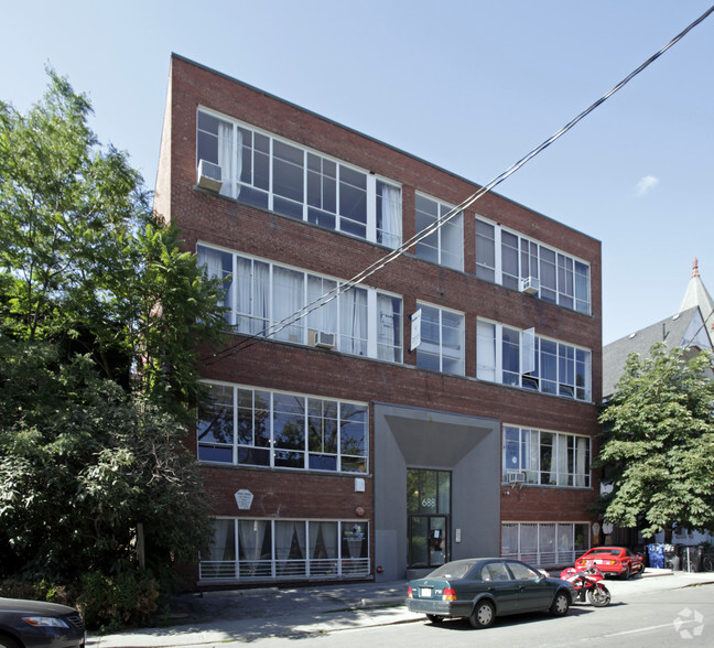 688 Richmond St W, Toronto, ON for lease - Primary Photo - Image 1 of 5