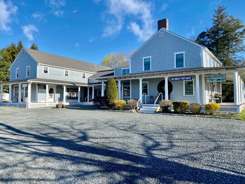 1016 E Main Rd, Portsmouth, RI 02871