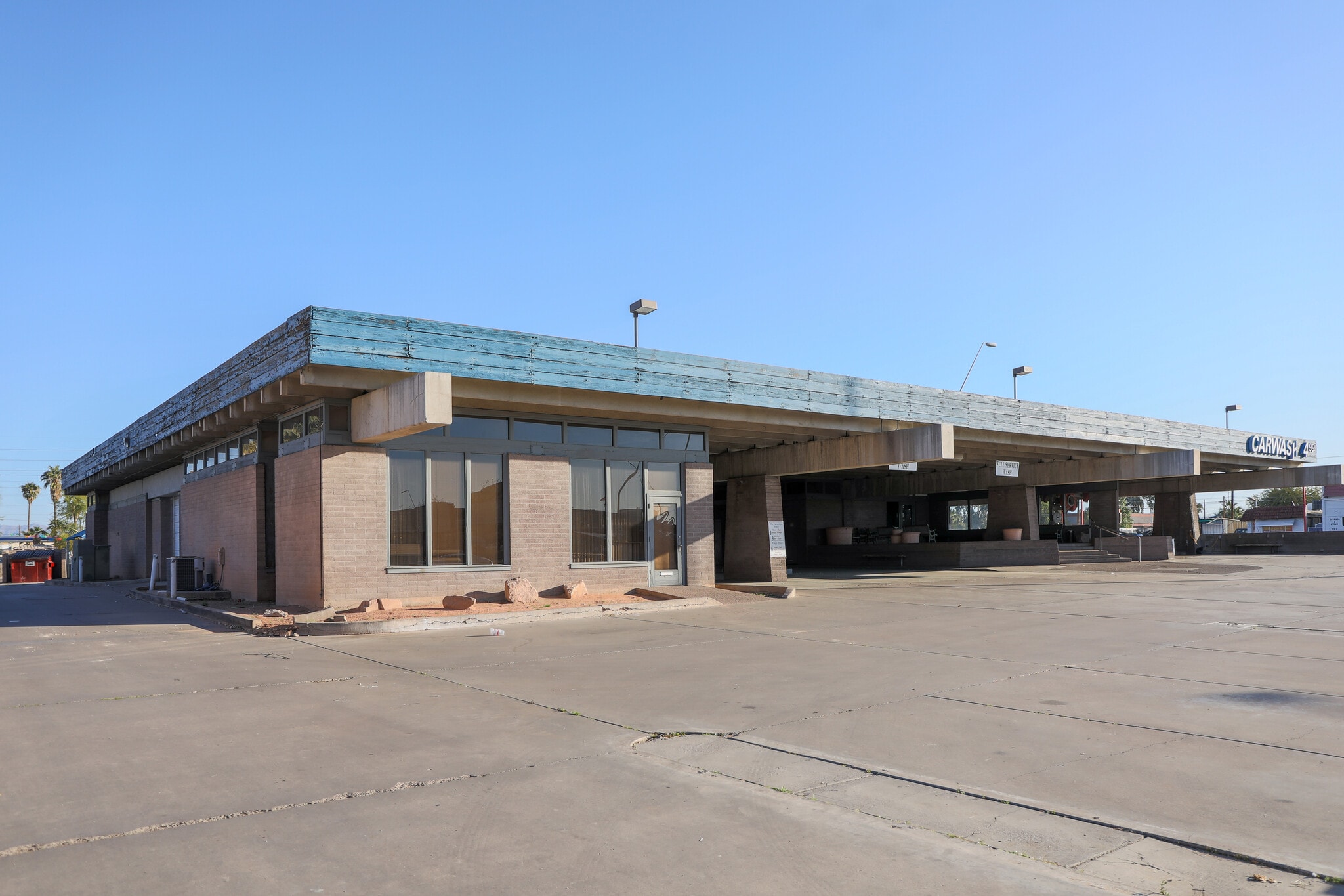 324 N Country Club Dr, Mesa, AZ for lease Building Photo- Image 1 of 9