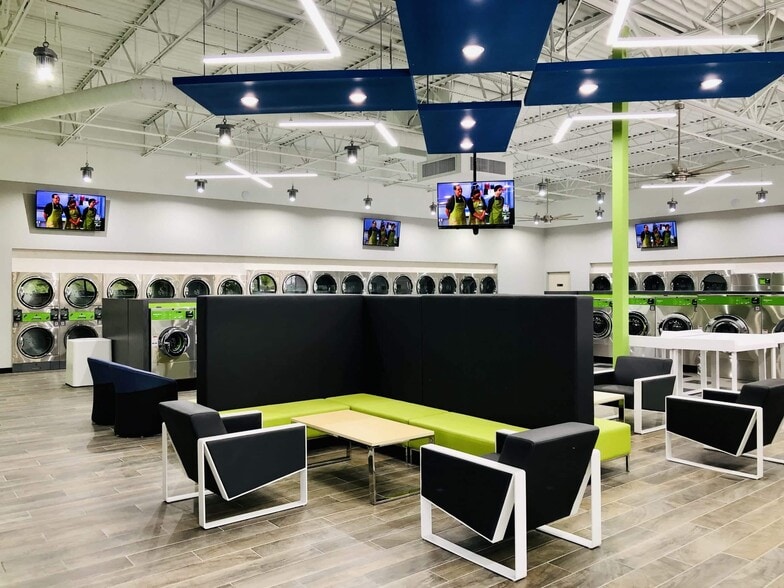 2946 N Central Ave, Chicago, IL for sale - Interior Photo - Image 2 of 5