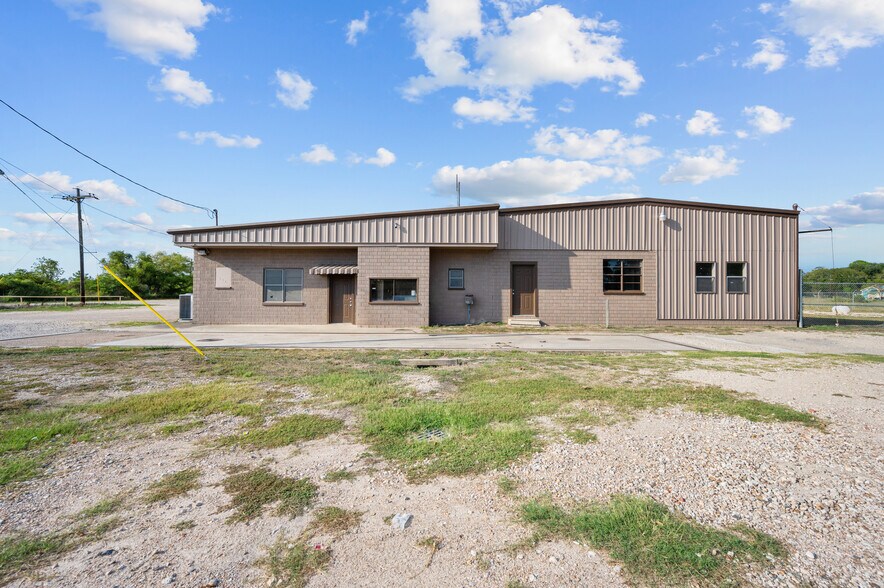511 E Buccaneer Dr, Winnie, TX for sale - Primary Photo - Image 1 of 1