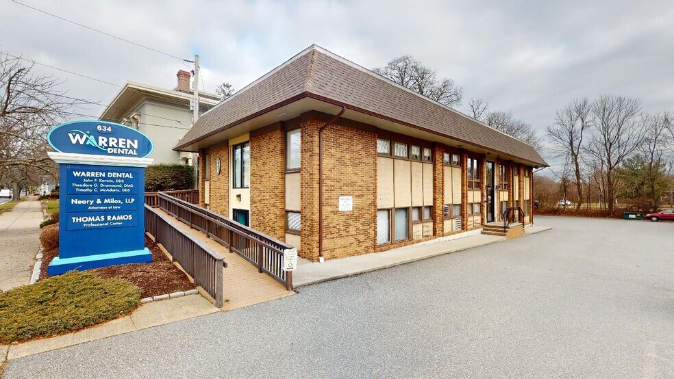 634 Main St, Warren, RI 02885