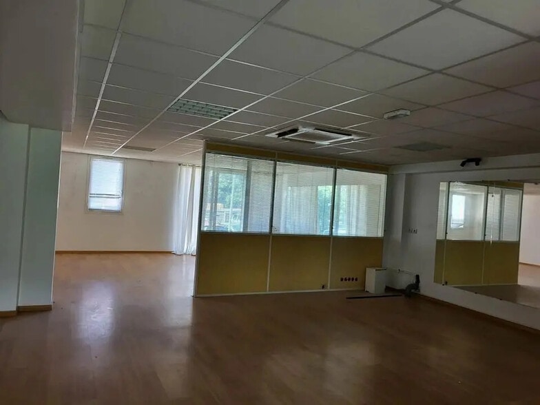 Office in Bayonne for lease - Interior Photo - Image 2 of 6